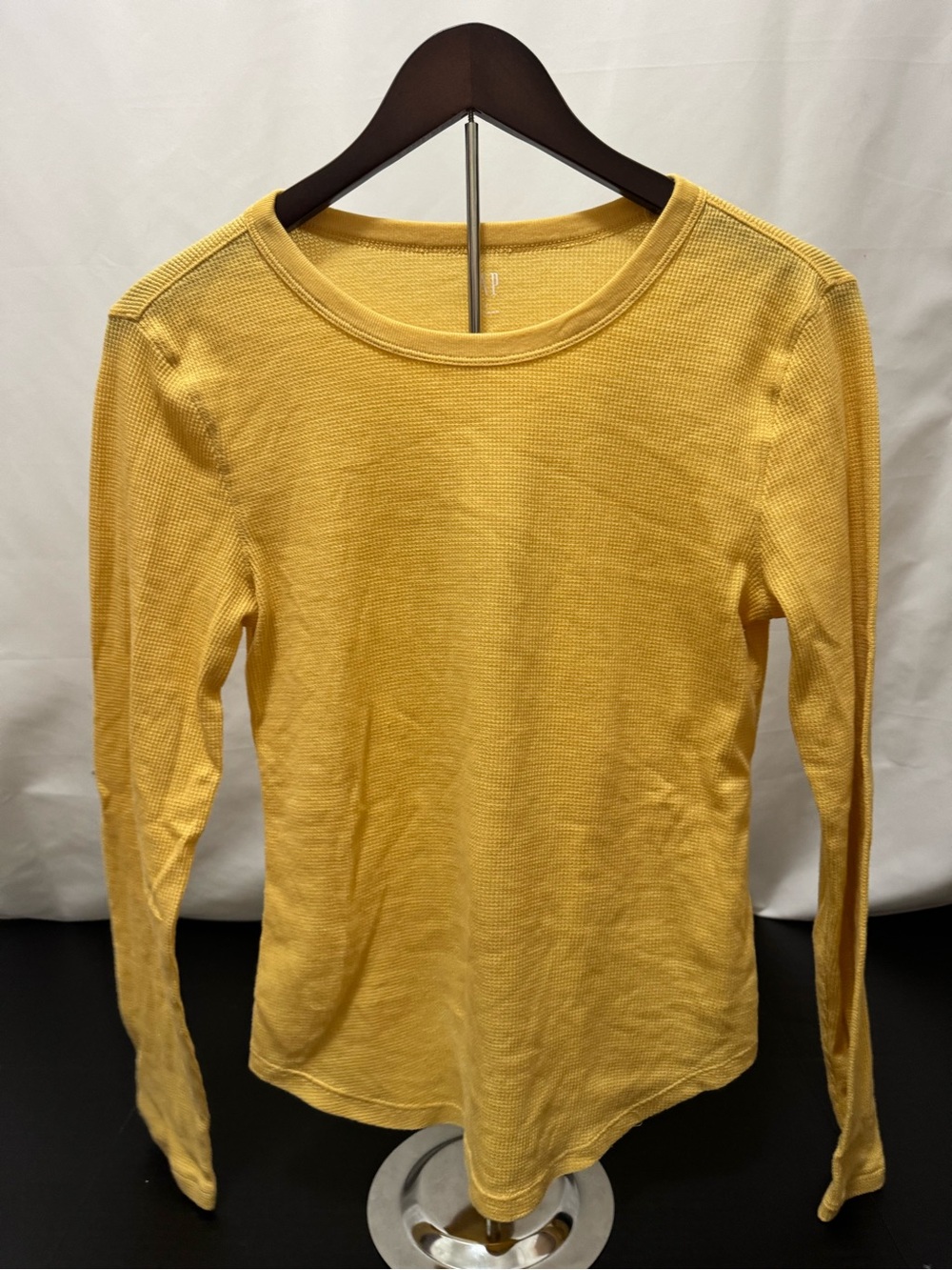 GAP Women's Long-Sleeve Waffle Knit Top - Mustard Yellow medium.